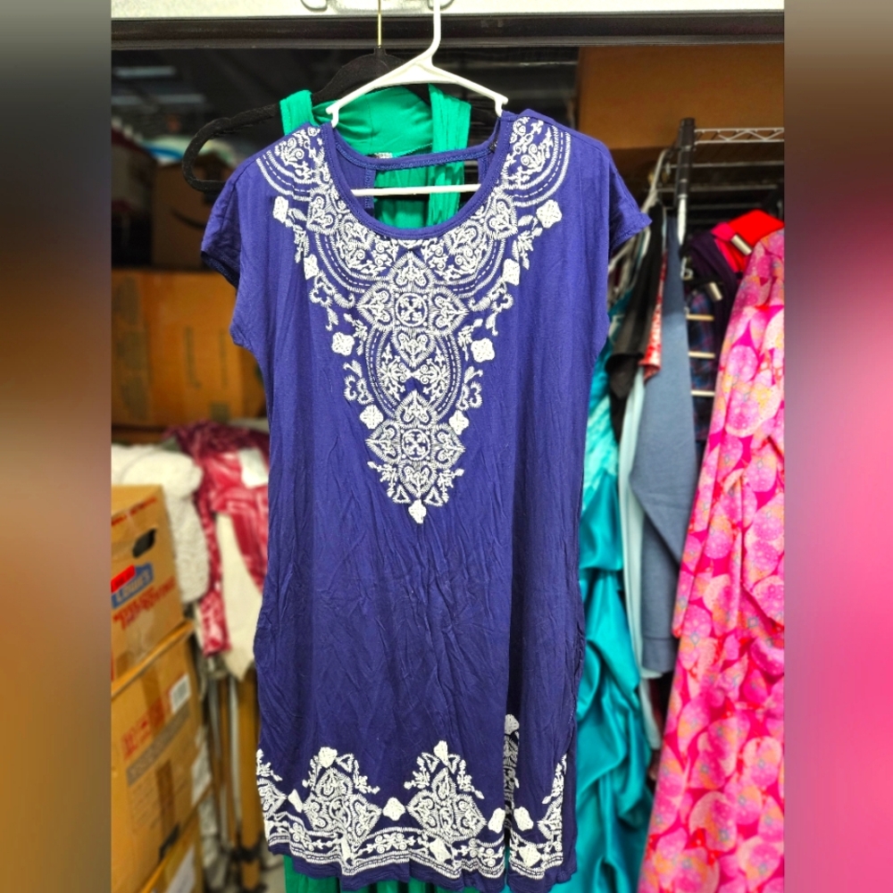 Blue embroidered midi dress - M